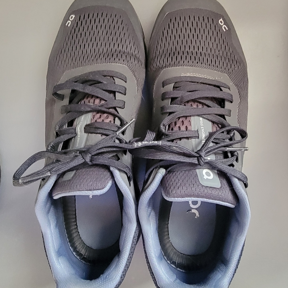 Mens on cloud tennis shoes